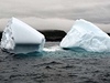 Fotografie z kvtna zachytila kusy ledovce pocházejícího z Grónska u kanadského...
