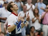 Brit Andy Murray, domácí medailová naděje a třetí nasazený hráč, s přehledem porazil Švýcara Stanislase Wawrinku dvakrát 6:3