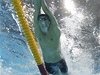 Michael Phelps usiloval ve tafet 4x100 metr volným zpsobem o zlato, nakonec ale plavce z USA pedili Francouzi