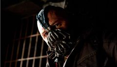 Zloduch Bane (Tom Hardy) ve filmu Temný rytí� povstal