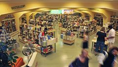 Ped deseti lety se zmnil koncept prodejen knih v esku - nastoupily velké paláce knih.