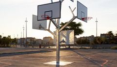 Obyvatelé Nantes se u� nemusí stav�t do fronty, basket si tu zahrají v�ichni najednou.