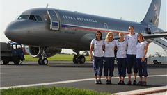 Zleva plavci Barbora Závadová, Martina Moravíková, Simona Baumrtová, Martin Verner a Petra Chocová