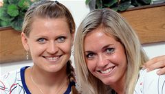 Tenistky Lucie afáová a Klára Zakopalová (vpravo)