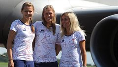 Tenistky (zleva) Lucie afáová, Lucie Hradecká a Klára Zakopalová 