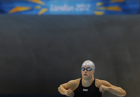 eská plavkyn Simona Baumrtová do finále na 100 metr znak nepostoupila