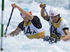 Kanoista Stanislav Jeek (vpravo) a kajaká Vavinec Hradilek v olympijském závod vodního slalomu vodního slalomu C2 