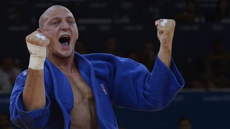 Judista Luká Krpálek porazil v druhém kole olympijského turnaje bývalého mistra svta Takamasu Anaie z Japonska a postoupil do tvrtfinále