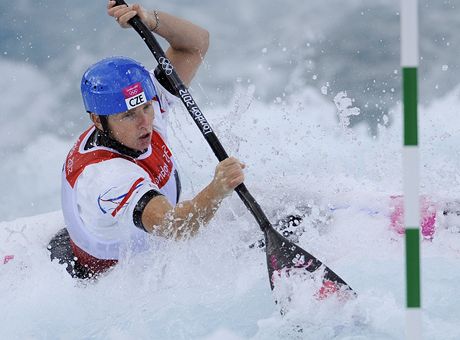Kajakáka tpánka Hilgertová skonila v závod vodních slalomáek na olympijských hrách v Londýn tsn pod stupni vítz