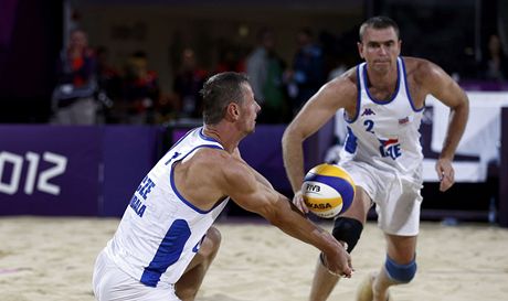 Beachvolejbalisté Bene a Kubala vypadli z olympijského turnaje. V pedkole play off podlehli Nmcm Erdmannovi s Matysikem