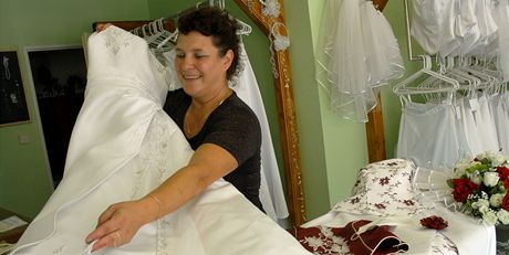 Nákup svatebních šatů v cizině se vyplatí. Jsou levnější o tisíce | Byznys  | Lidovky.cz