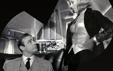 50 let stylu Jamese Bonda, rekvizity, které vytváely trendy v designu.