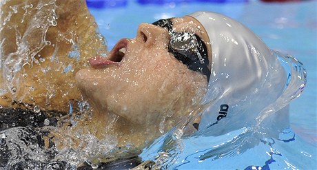 Simona Baumrtová vyhrála na olympijských hrách svoji rozplavbu na 200 metrů znak v novém českém rekordu 2:10,03 minuty.