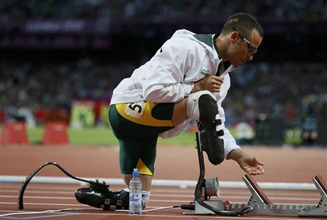 Jihoafrický běžec Oscar Pistorius se zapsal do historie jako první handicapovaný sportovec startující na olympiádě