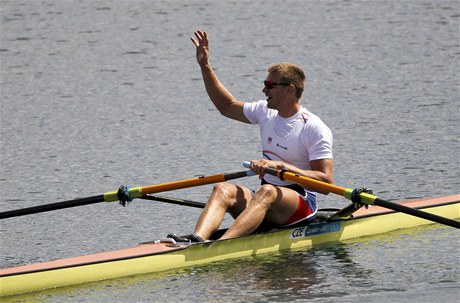 Skifař Ondřej Synek po vítězném závodě.