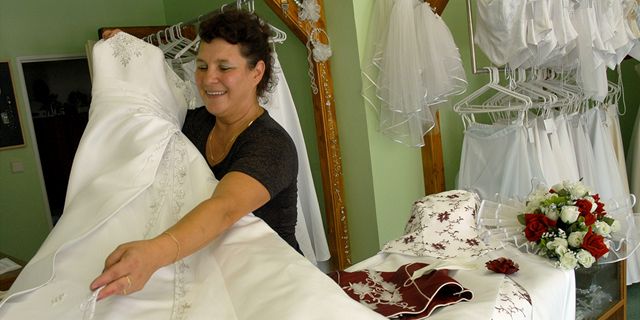 Nákup svatebních šatů v cizině se vyplatí. Jsou levnější o tisíce | Byznys  | Lidovky.cz