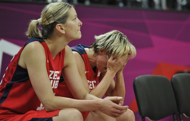 �eské basketbalistky (Víte�ková a Horáková)