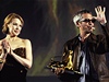 Filmový reisér Léos Corax s estným leopardem, kterého mu pedala zpvaka Kylie Minogue 