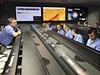 Pracovníci operaního stediska pro vesmírnou laborato NASA.