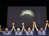 Řídícím střediskem NASA se krátce po půl osmé rozlehl potlesk techniků a výkřiky plné úlevy a štěstí.