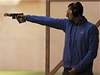 Stelec Martin Podhráský je v polovin kvalifikace olympijské soute v rychlopalné pistoli tvrtý