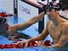 Michael Phelps zskal v polohovm zvod na 200 metr dvactou medaili a estnct zlato. Druh byl jeho Krajan Ryan Lochte (vlevo)