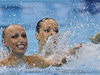 Akvabely Soa Bernardová (vlevo) a Albta Dufková do dvanáctilenného finále olympijské soute dvojic nepostoupily