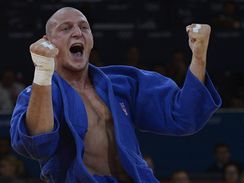 Judista Lukáš Krpálek porazil v druhém kole olympijského turnaje bývalého mistra světa Takamasu Anaie z Japonska a postoupil do čtvrtfinále