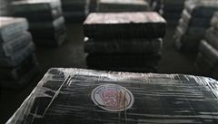 Francouzi zabavili v letadle z Venezuely přes tunu kokainu 