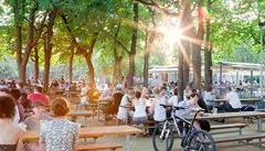 Pes den svtla tém nejsou vidt.