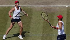 Liezel Huberová (vlevo) a Lisa Raymondová