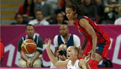 USA - �esko (Michaela Zr�stová a Seimone Augustusová)