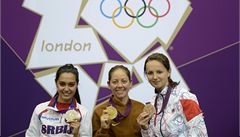 St�elba z malorá�ky na 3x20 ran: Zprava Adéla Sýkorová z �R bronz, Jamie Lynn Grayová z USA zlato a Ivana Maksimovi�ová ze Srbska st�íbro
