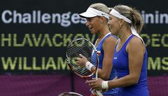 Andrea Hlavá�ková (vlevo) a Lucie Hradecká