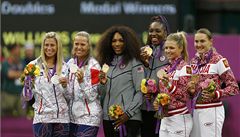 Nejlepí deblistky olympiády. Zleva Andrea Hlaváková, Lucie Hradecká, Serena Williamsová, Venus Williamsová, Maria Kirilenko, Nadda Petrovová