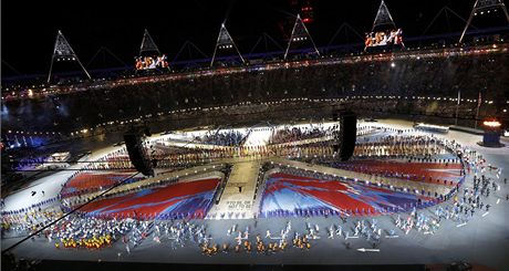 Hrac plocha stadionu symbolizovala britskou vlajku.