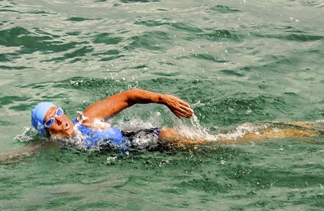 Amerianka Diana Nyadová plave z Kuby na Floridu 
