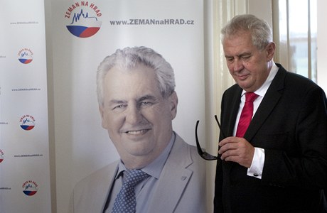 Miloš Zeman, kandidát na prezidenta, tisková konference při otevření kanceláře v Loretánské ulici