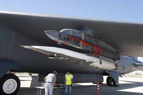 Superrychlý experimentální bezpilotní letoun X-51A Waverider - poslední úpravy ped testem