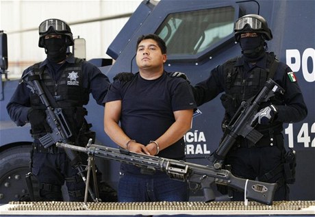 Policie po zatení narkobarona Alberta Radilla Pezy