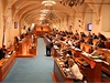 Senát, ve kterém má vtinu opozice, projednává církevní restituce