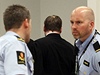 Norská policie u soudu s Breivikem.