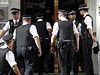 Britská policie ped ekvádorskou ambasádou v Londýn