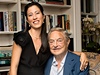 Krátce ped svými 82. narozeninami se finanník George Soros potetí oenil - vzal si svou o 42 let mladí pítelkyni Tamiko Boltonovou.