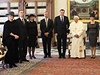 eská delegace na návtv u papee (Jana Nagyová na snímku tetí zleva)