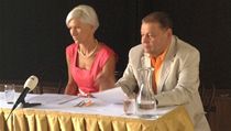 Berill Mascheková a Jaroslav Kratochvíl na tiskové konferenci hnutí St�edo�e�i 2012. | na serveru Lidovky.cz | aktu�ln� zpr�vy