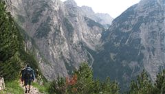 V údolí jsou nádherné vodopády, ale na vrcholy Julských Alp je teba brát vodu s sebou.