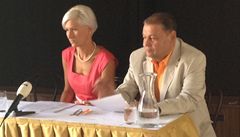Vedení hnutí St�edo�e�i2012: Berill Mascheková a Jaroslav Kratochvíl (vpravo).
