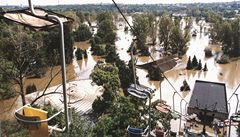 Záplavy v roce 2002 zcela poni�ily pra�skou zoo.
