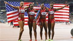 Ameri�anky Bianca Knightová, Allyson Felixová, Tianna Madisonová a Carmelita Jeterová slaví sv�tový rekord